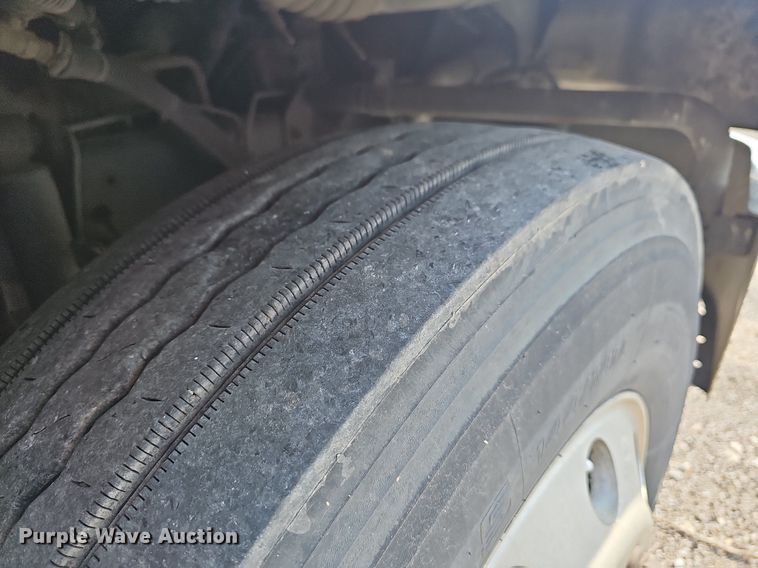 image for item LW9613 2003 Freightliner Century Class ST  semi truck