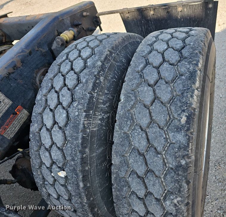 image for item LW9613 2003 Freightliner Century Class ST  semi truck