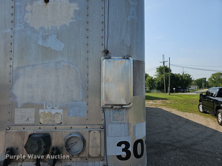 image for item LW9614 1999 Strick  dry van trailer