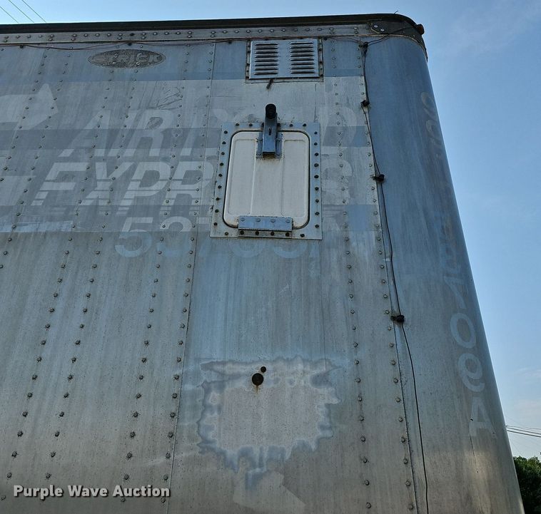 image for item LW9614 1999 Strick  dry van trailer