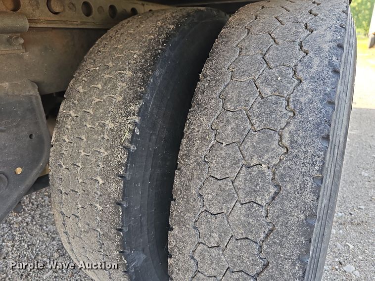 image for item LW9614 1999 Strick  dry van trailer