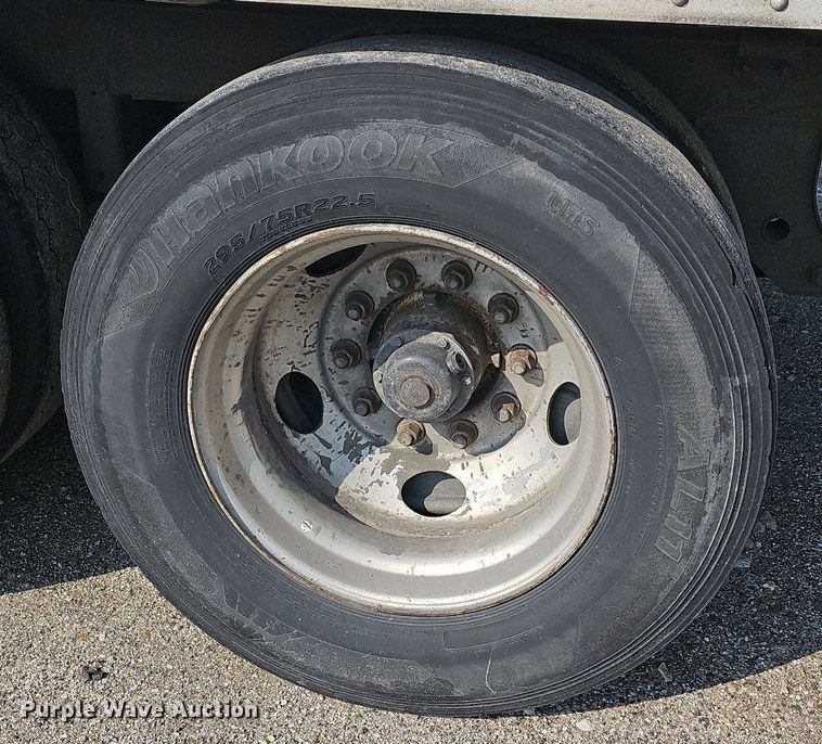 image for item LW9614 1999 Strick  dry van trailer