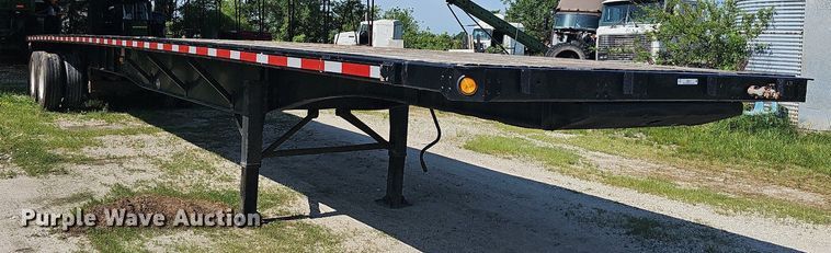 image for item LW9619 2010 Utility Trailers  flatbed trailer