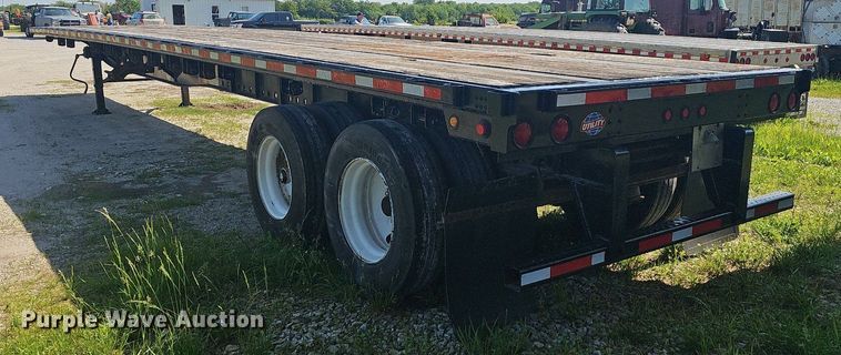 image for item LW9619 2010 Utility Trailers  flatbed trailer