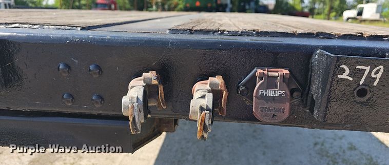 image for item LW9619 2010 Utility Trailers  flatbed trailer