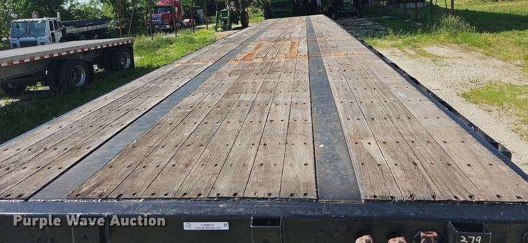 image for item LW9619 2010 Utility Trailers  flatbed trailer