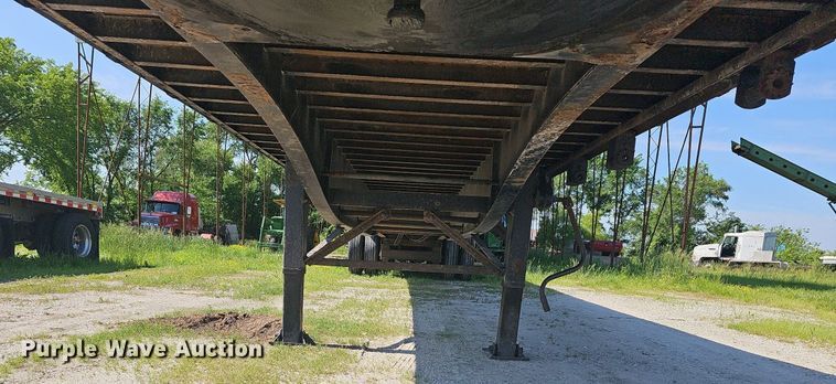 image for item LW9619 2010 Utility Trailers  flatbed trailer