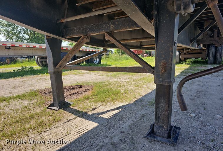 image for item LW9619 2010 Utility Trailers  flatbed trailer