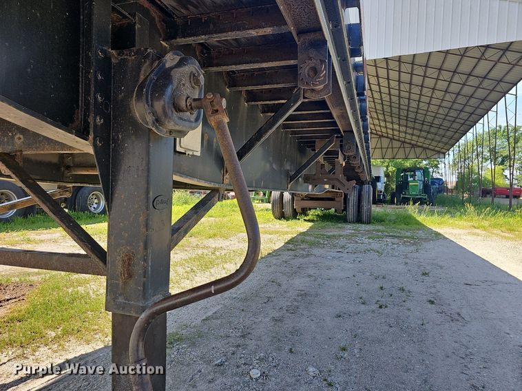 image for item LW9619 2010 Utility Trailers  flatbed trailer