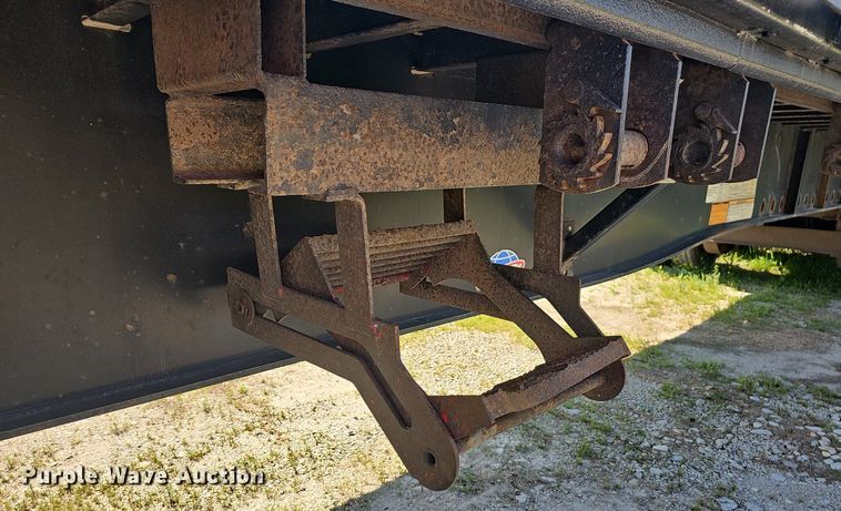 image for item LW9619 2010 Utility Trailers  flatbed trailer