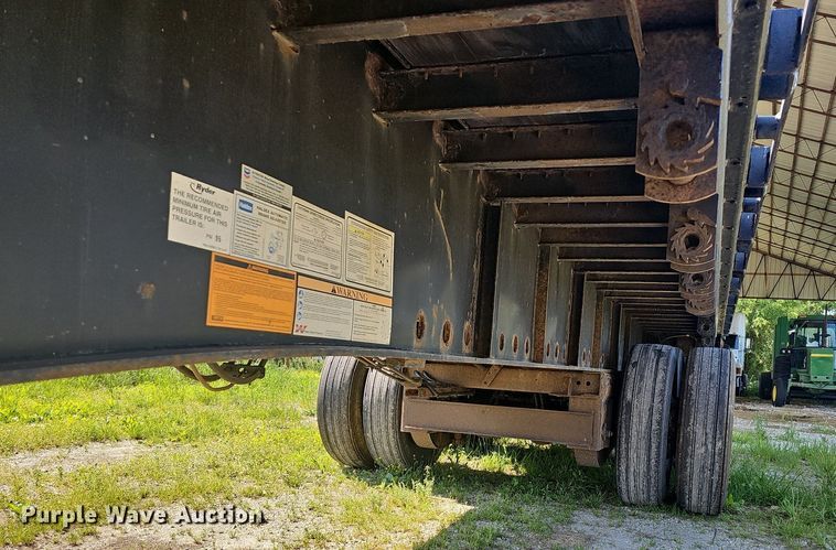 image for item LW9619 2010 Utility Trailers  flatbed trailer