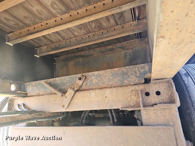 image for item LW9619 2010 Utility Trailers  flatbed trailer