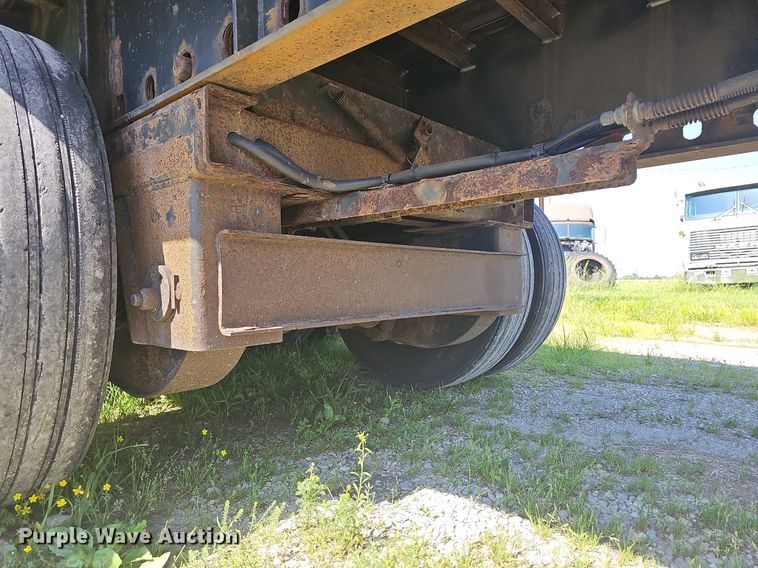 image for item LW9619 2010 Utility Trailers  flatbed trailer