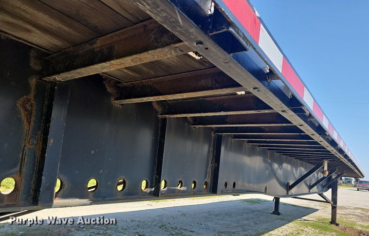 image for item LW9619 2010 Utility Trailers  flatbed trailer