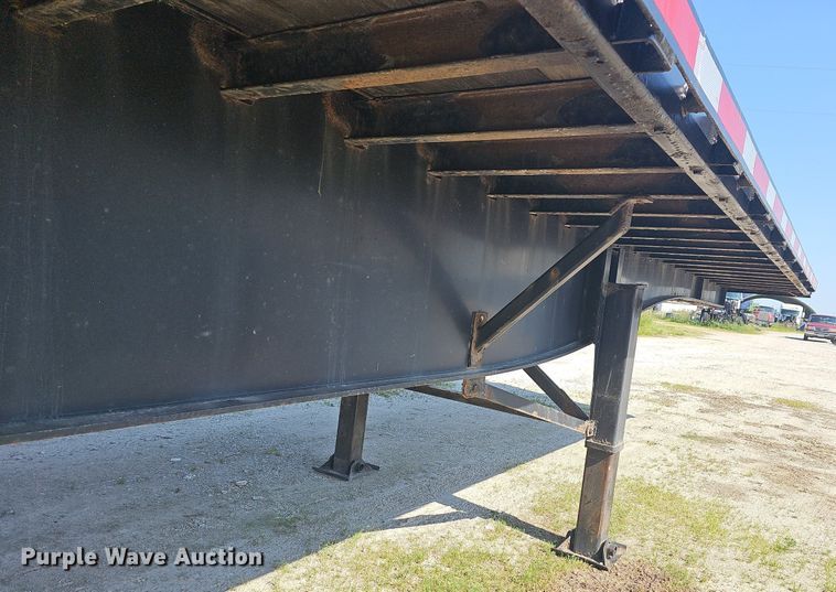 image for item LW9619 2010 Utility Trailers  flatbed trailer