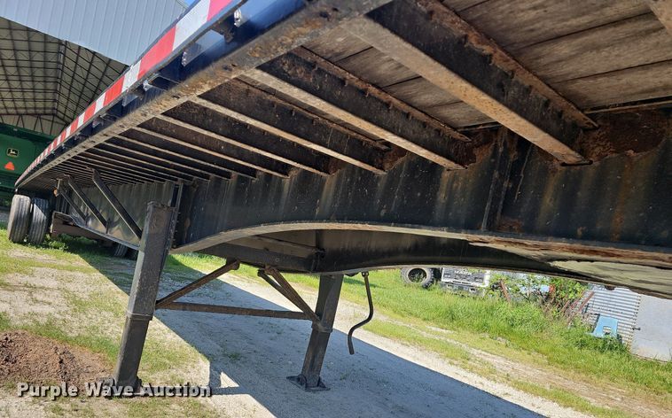 image for item LW9619 2010 Utility Trailers  flatbed trailer