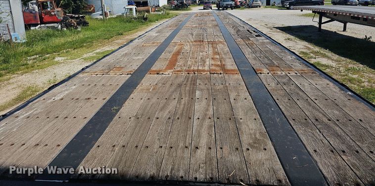 image for item LW9619 2010 Utility Trailers  flatbed trailer