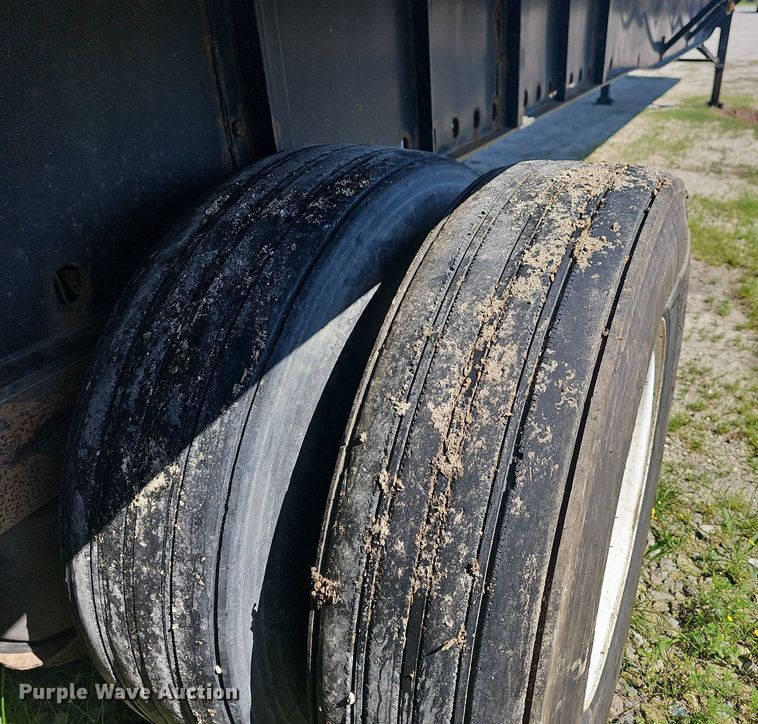 image for item LW9619 2010 Utility Trailers  flatbed trailer