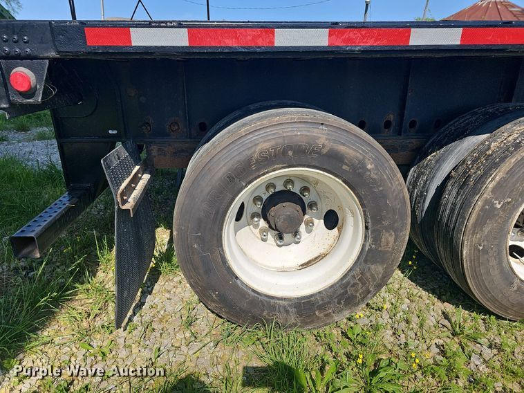 image for item LW9619 2010 Utility Trailers  flatbed trailer