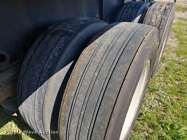 image for item LW9619 2010 Utility Trailers  flatbed trailer