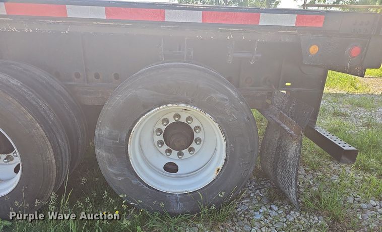 image for item LW9619 2010 Utility Trailers  flatbed trailer