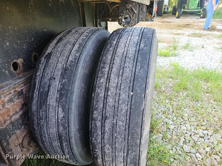 image for item LW9619 2010 Utility Trailers  flatbed trailer