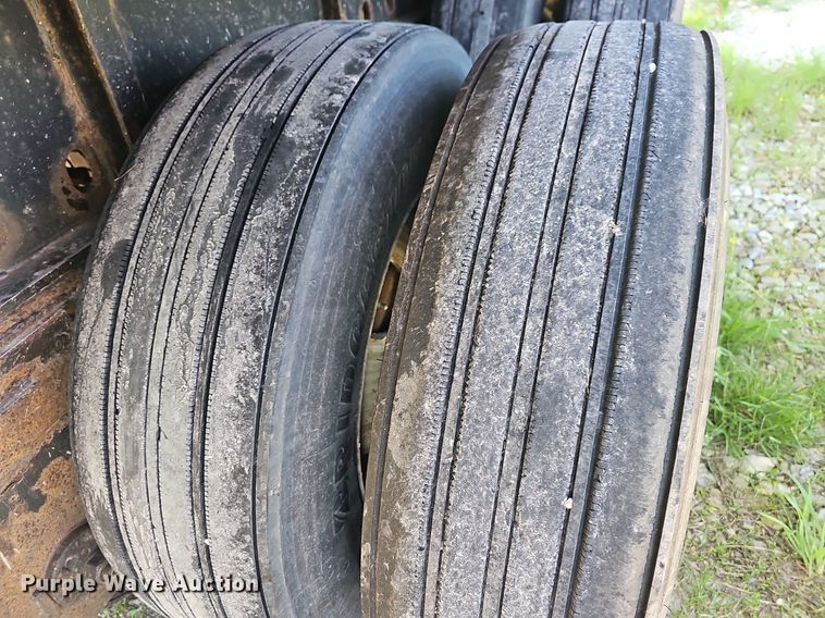 image for item LW9619 2010 Utility Trailers  flatbed trailer