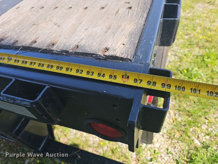 image for item LW9619 2010 Utility Trailers  flatbed trailer