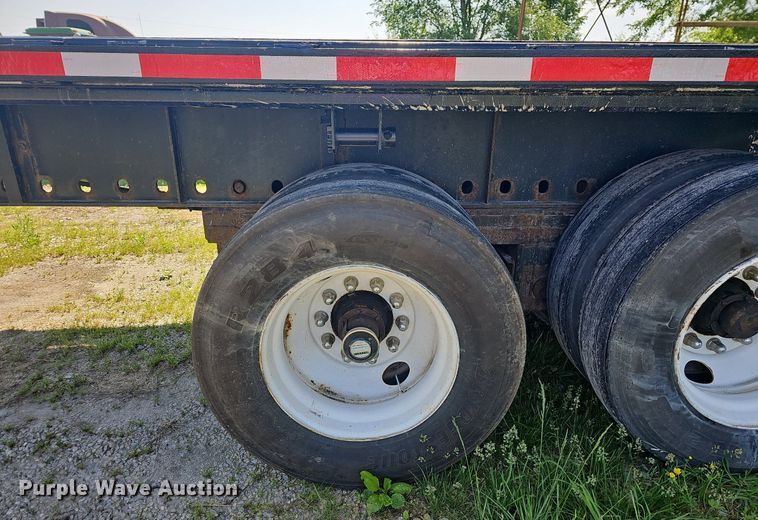 image for item LW9619 2010 Utility Trailers  flatbed trailer