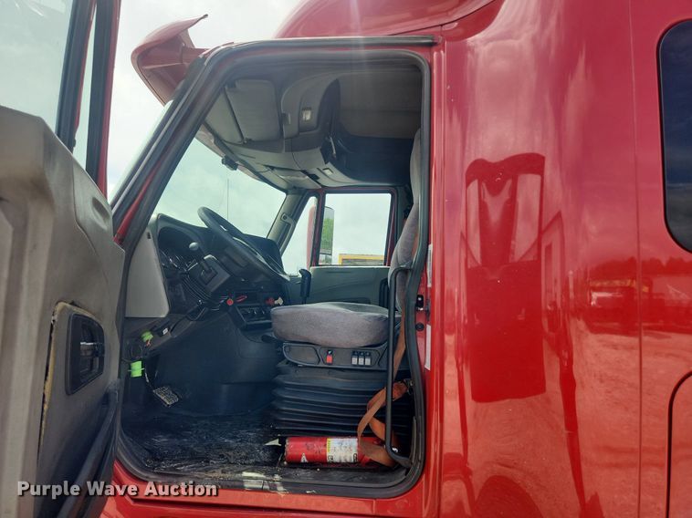 image for item LX9554 2013 International ProStar  semi truck