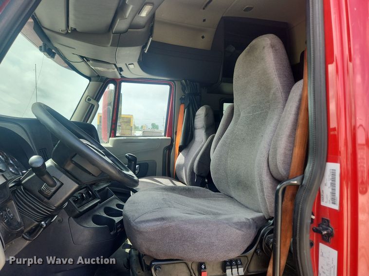 image for item LX9554 2013 International ProStar  semi truck