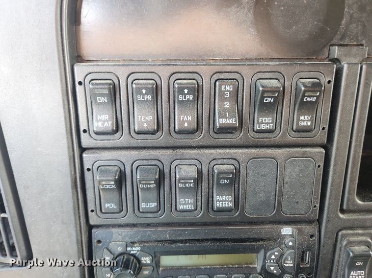 image for item LX9554 2013 International ProStar  semi truck