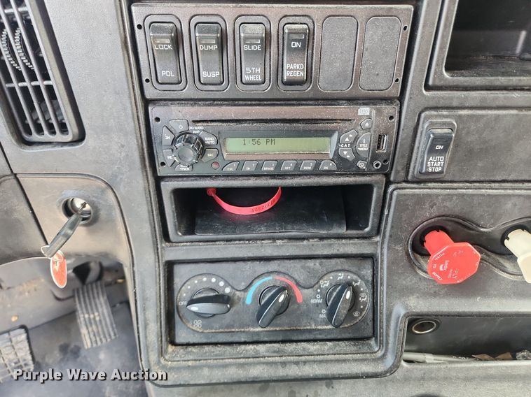 image for item LX9554 2013 International ProStar  semi truck