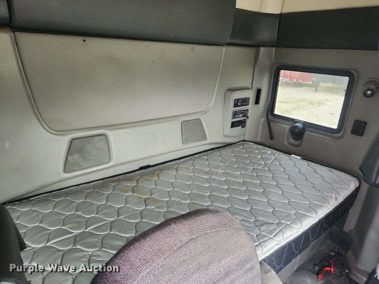 image for item LX9554 2013 International ProStar  semi truck