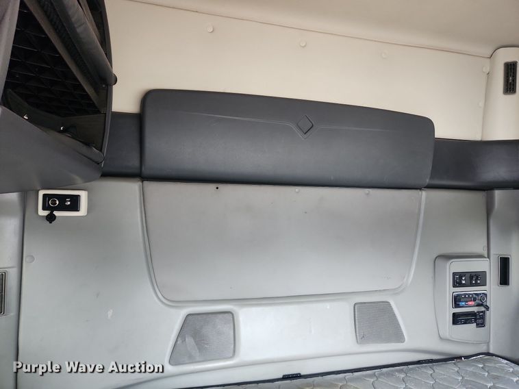 image for item LX9554 2013 International ProStar  semi truck