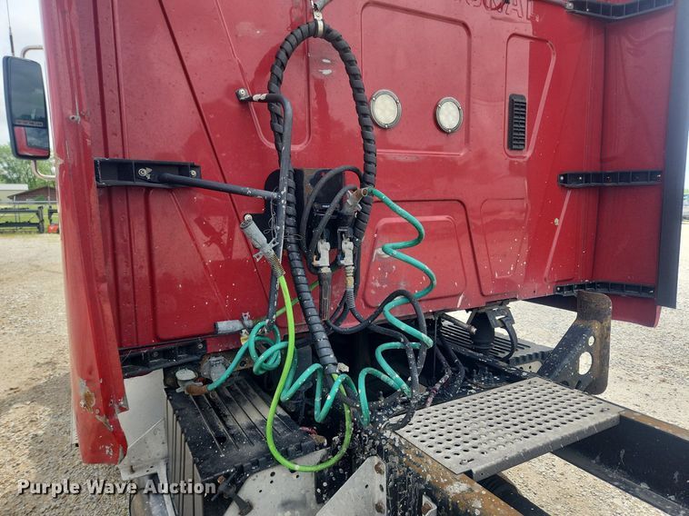 image for item LX9554 2013 International ProStar  semi truck