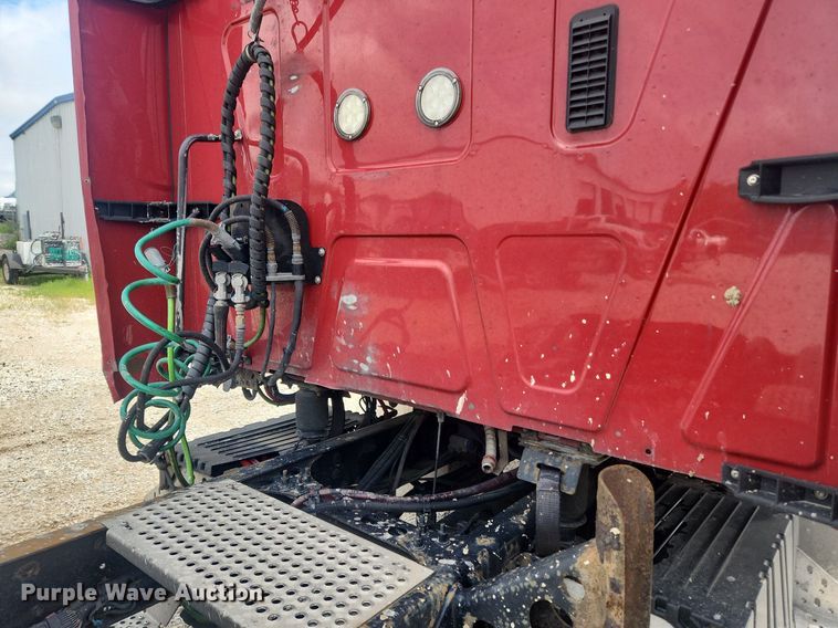 image for item LX9554 2013 International ProStar  semi truck