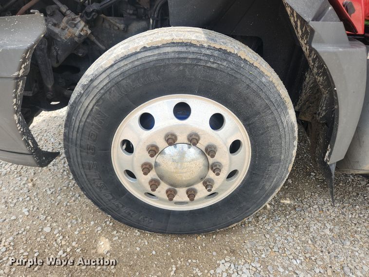 image for item LX9554 2013 International ProStar  semi truck