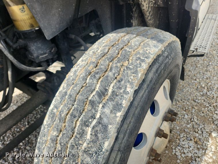 image for item LX9554 2013 International ProStar  semi truck