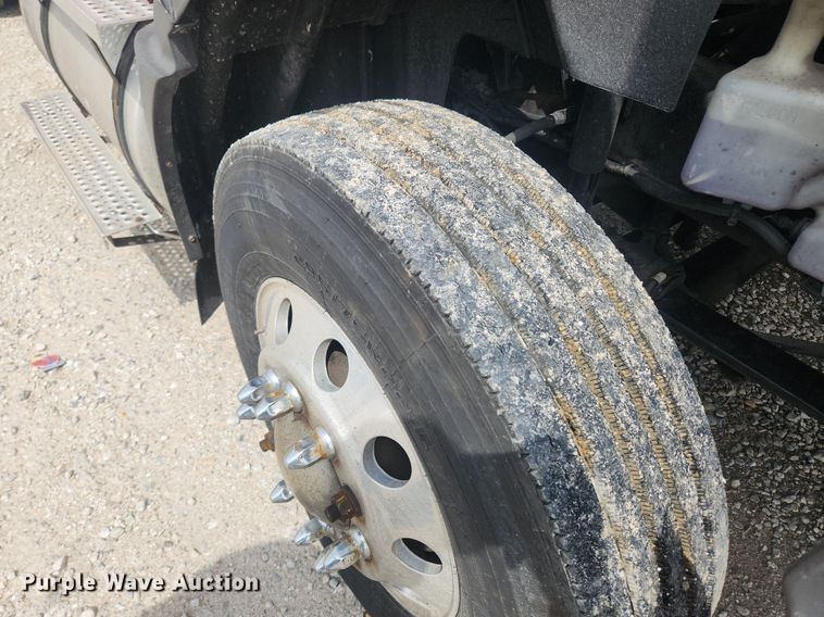 image for item LX9554 2013 International ProStar  semi truck