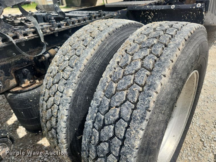 image for item LX9554 2013 International ProStar  semi truck