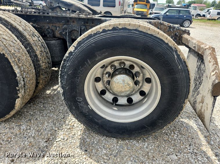 image for item LX9554 2013 International ProStar  semi truck