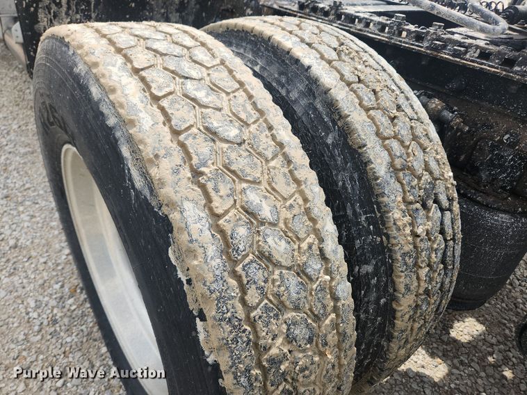 image for item LX9554 2013 International ProStar  semi truck