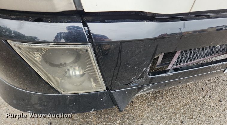 image for item LX9585 2014 Volvo VNL  semi truck