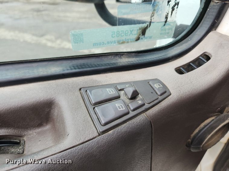 image for item LX9585 2014 Volvo VNL  semi truck