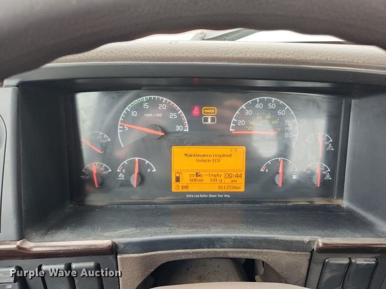 image for item LX9585 2014 Volvo VNL  semi truck