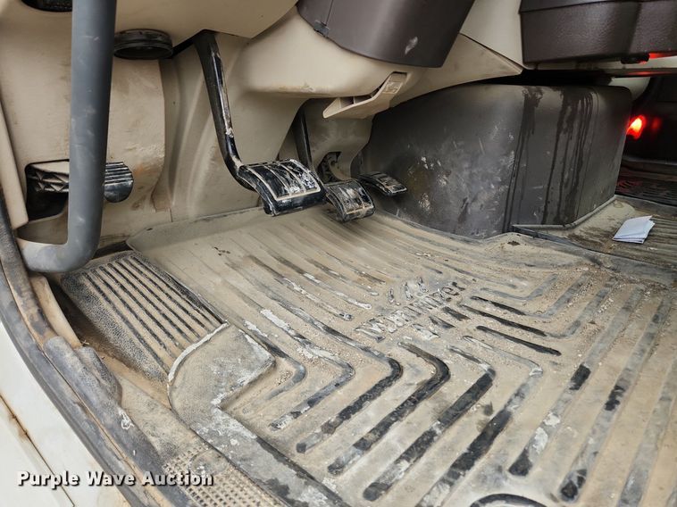 image for item LX9585 2014 Volvo VNL  semi truck