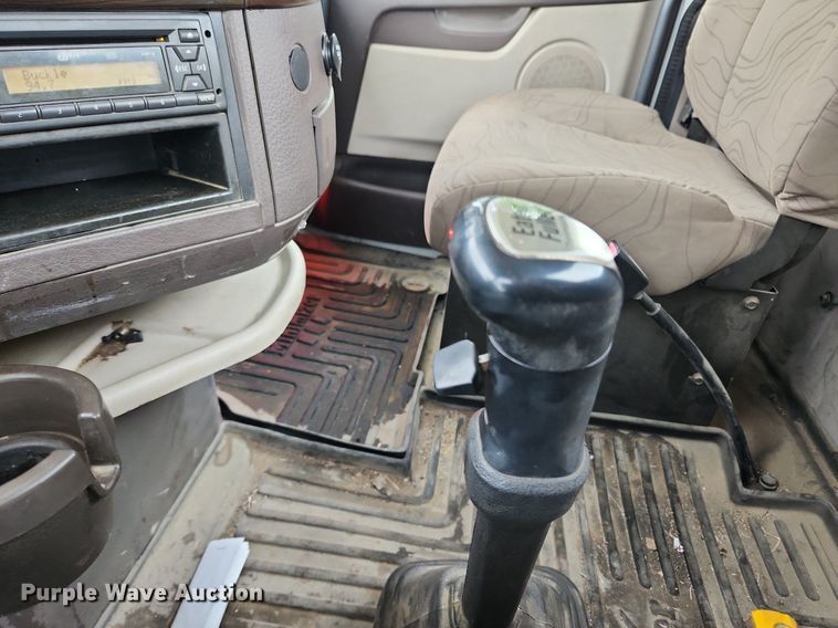 image for item LX9585 2014 Volvo VNL  semi truck