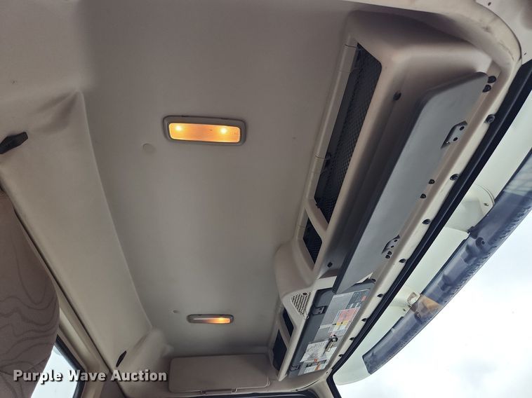 image for item LX9585 2014 Volvo VNL  semi truck