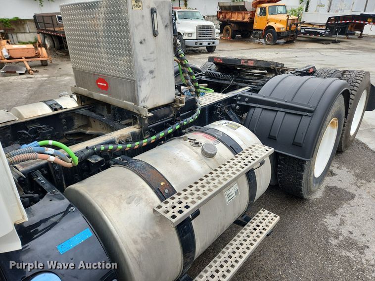 image for item LX9585 2014 Volvo VNL  semi truck